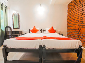 La Petite By OYO Rooms