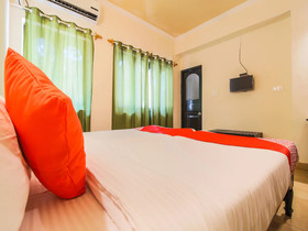 La Petite By OYO Rooms