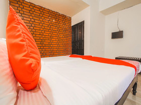 La Petite By OYO Rooms