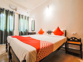 La Petite By OYO Rooms