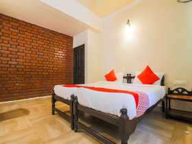 La Petite By OYO Rooms