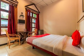 Little Italy by OYO Rooms