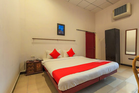 Little Italy by OYO Rooms