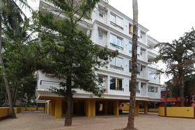 OYO Home 24906 Dazzling 2BHK Calangute