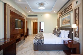 The Avenue Grand