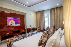 The Avenue Grand