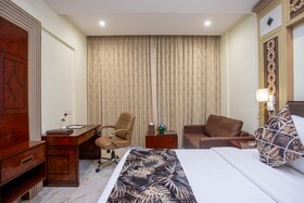 The Avenue Grand