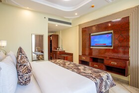 The Avenue Grand