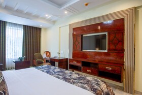 The Avenue Grand