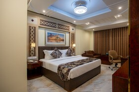 The Avenue Grand