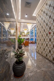 The Avenue Grand