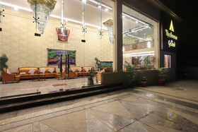 The Avenue Grand
