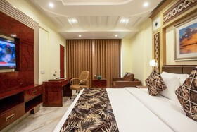 The Avenue Grand