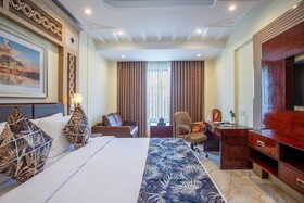 The Avenue Grand