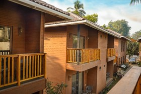 Treehouse Mars Beach Cottages