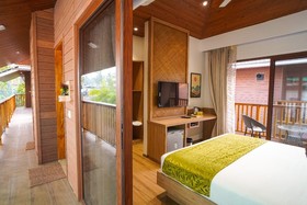 Treehouse Mars Beach Cottages