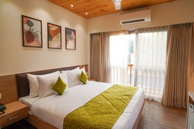 Treehouse Mars Beach Cottages