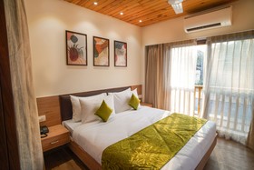 Treehouse Mars Beach Cottages