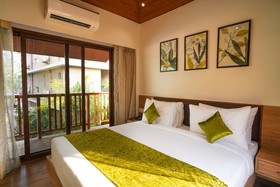Treehouse Mars Beach Cottages