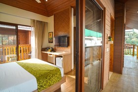 Treehouse Mars Beach Cottages