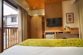 Treehouse Mars Beach Cottages