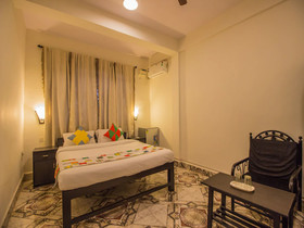 Bright Studio by OYO Rooms