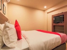 City Xpress Hotel Rooms by OYO Rooms