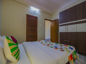OYO Home 12866 Luxurious Stay