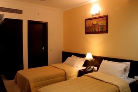 OYO Flagship 27068 The Sapphire Comfort Hotel