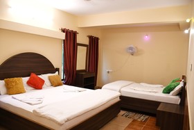 Sunny Sunrise La De Su Beach Resort