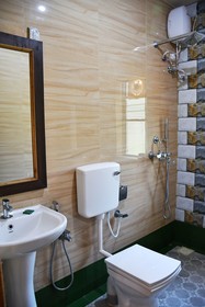 Sunny Sunrise La De Su Beach Resort