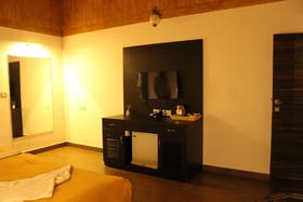 Shangri-La Jungle Resort