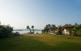 Safira River Front Resort