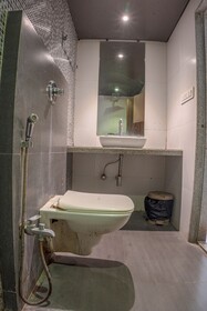 Kjsp Seasons Hotel