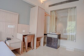 Kjsp Seasons Hotel