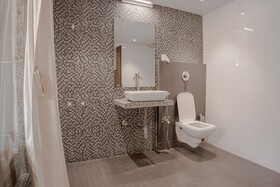Kjsp Seasons Hotel