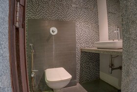 Kjsp Seasons Hotel