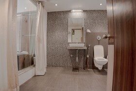 Kjsp Seasons Hotel
