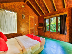 Vartys - The Hillside Huts