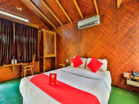 Vartys - The Hillside Huts