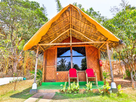 Vartys - The Hillside Huts