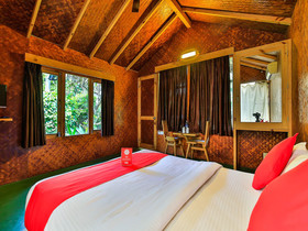 Vartys - The Hillside Huts