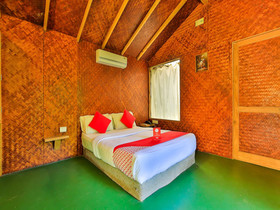 Vartys - The Hillside Huts