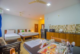 Super OYO Collection O 75550 Holy Cross Home Stays