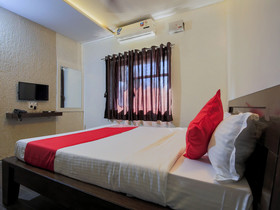 OYO 9518 Hotel Aqua Mira