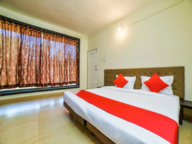 Hotel Empire by OYO Rooms