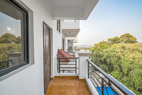 Humming Wood by GuestHouser