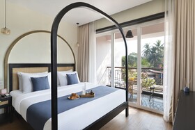 Mademoiselle Boutique Hotel & Cafe