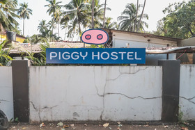 Piggy Hostel Vagator
