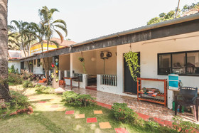 Piggy Hostel Vagator